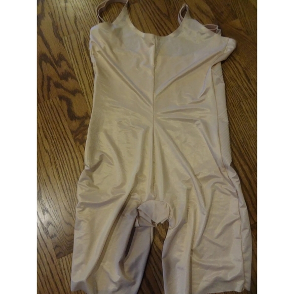 🍂 SPANX 1 PIECE REVERSE SHAPER/SMOOTHER NUDE - Picture 3 of 6